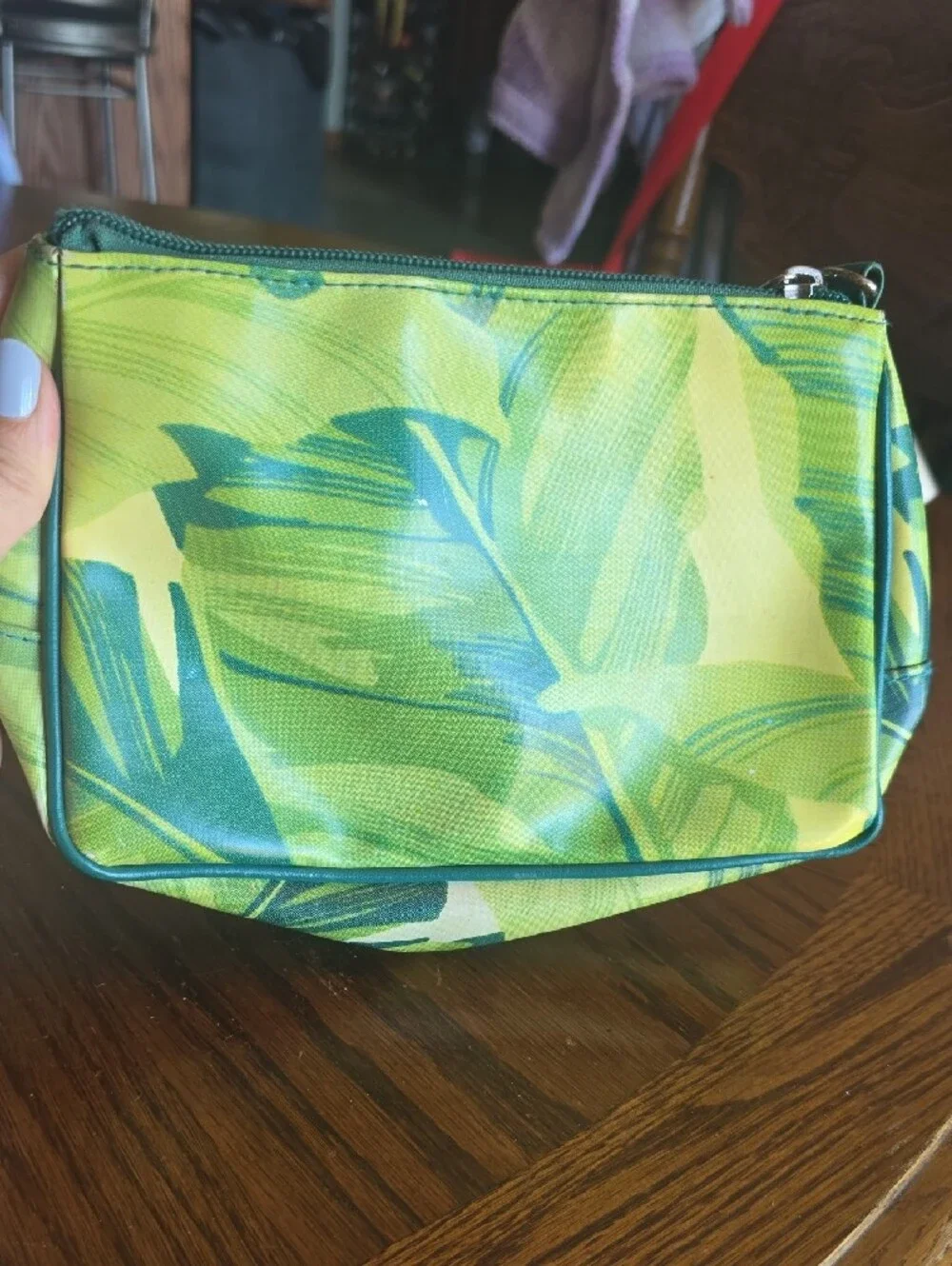 Vintage-Inspired Green Cosmetic Pouch - Beauty Quote